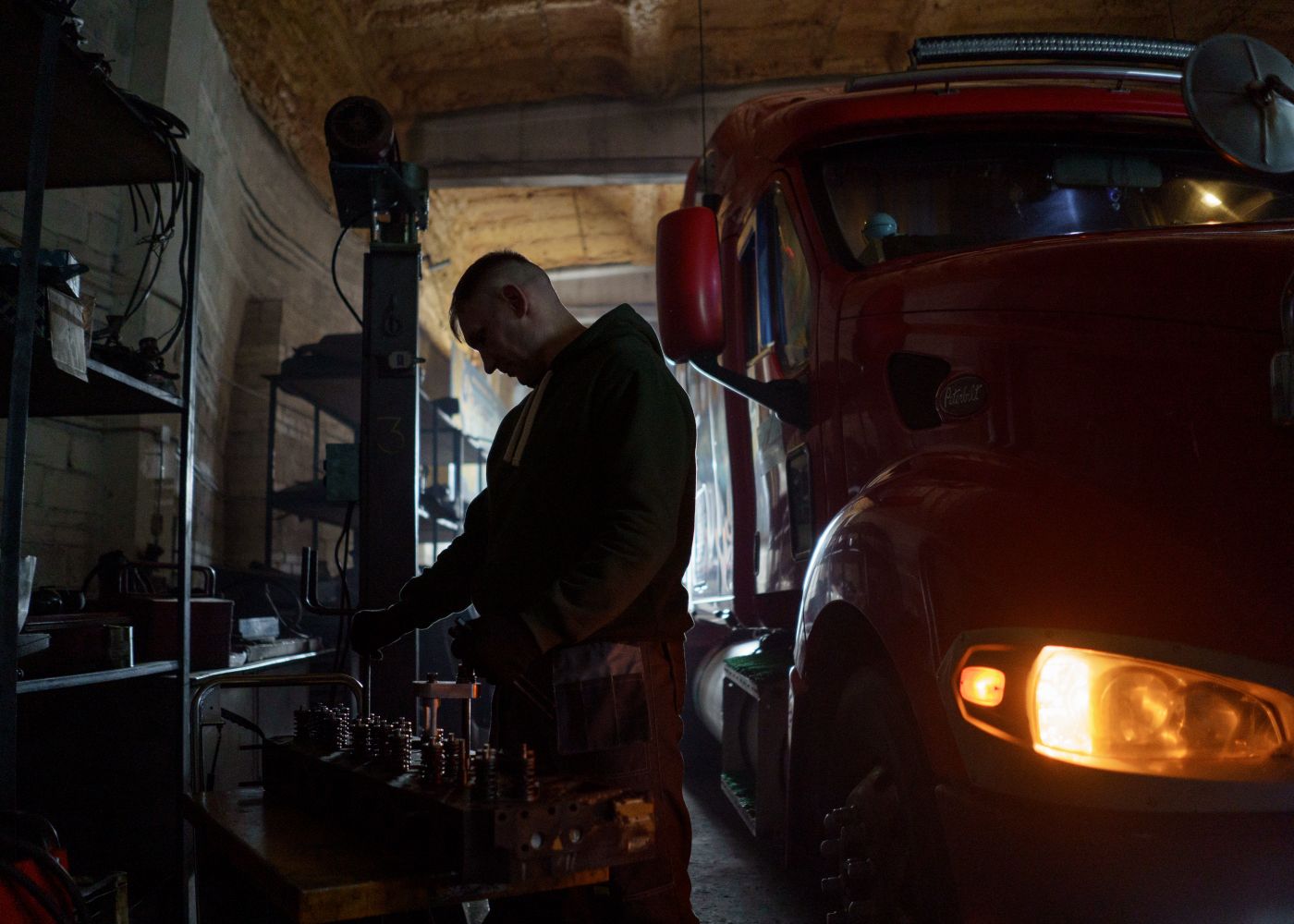 HOWO configuration verification: truck workshop inspection. Illustrative stock photo.